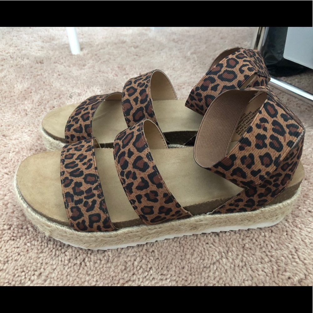 New beautiful  animal print sandals